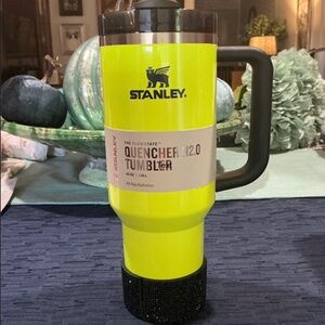 STANLEY TUMBLER NEON YELLOW NEW WITH FREE BLACK GLITTER BOOT AND FREE BRACELET